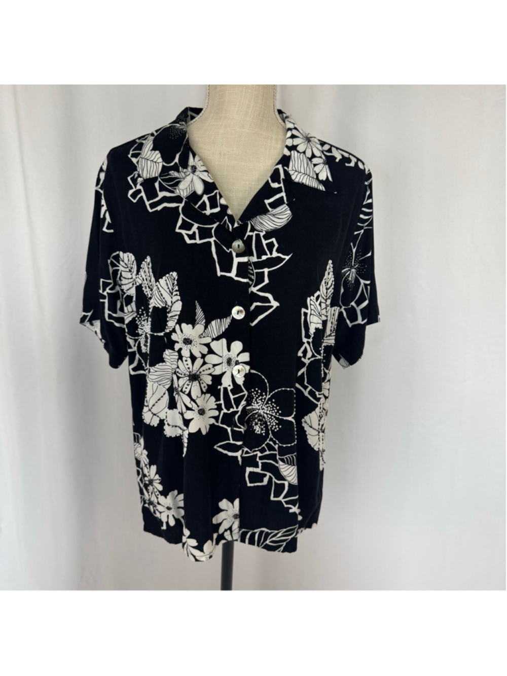 Paradiso Black & White Floral Hawaiian Aloha Shirt Top Beaded Women’s XL